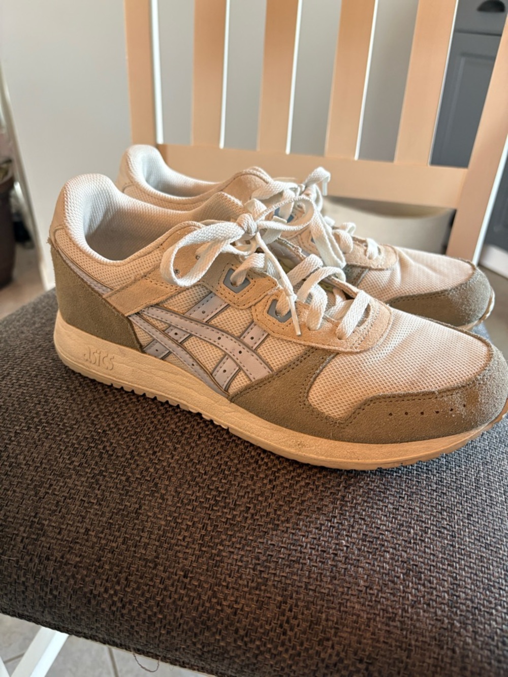 NEARLY NEW ASICS women Lyte Classic in Cream/soft sky olive casual chic Sneakers